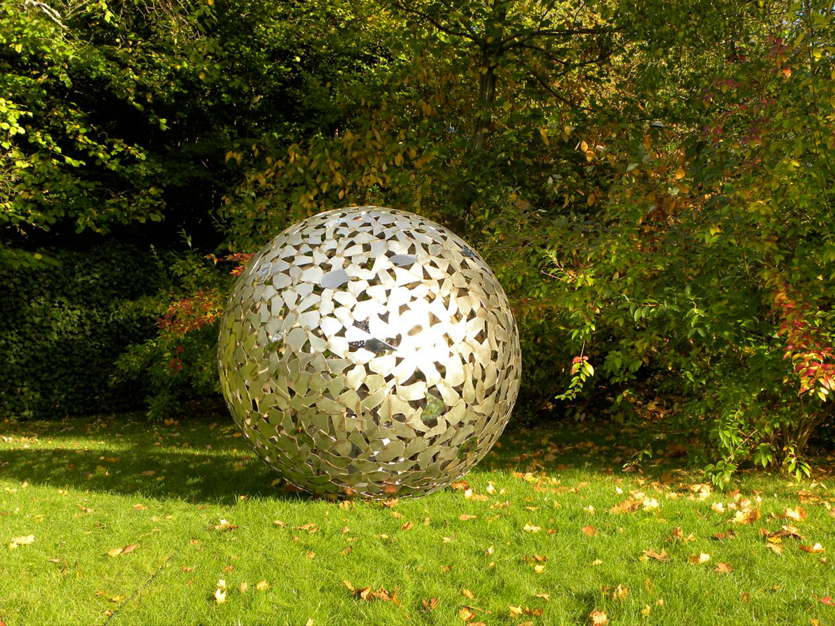 Image by Housi Knecht