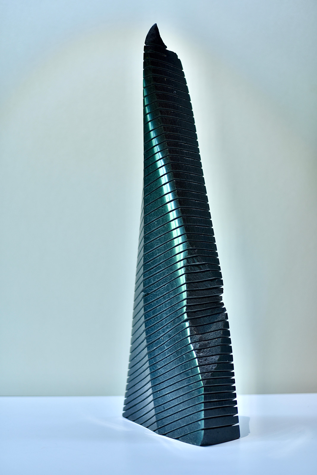 Luco Cormerais: Vibration / sculpture basalte, 66,6x23,5x9cm Image: Luco Cormerais